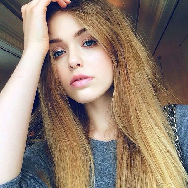 Blue eyes girl instagram